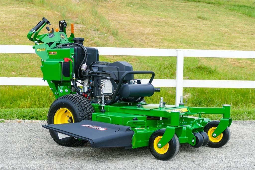 John Deere W48R جز العشب خلف الكهف