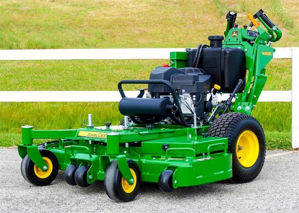 John Deere W48R جز العشب خلف الكهف