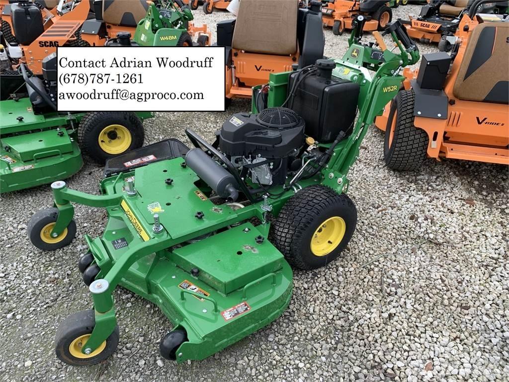John Deere W52R جز العشب خلف الكهف
