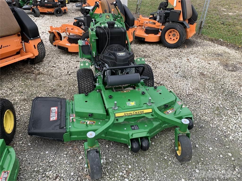 John Deere W52R جز العشب خلف الكهف