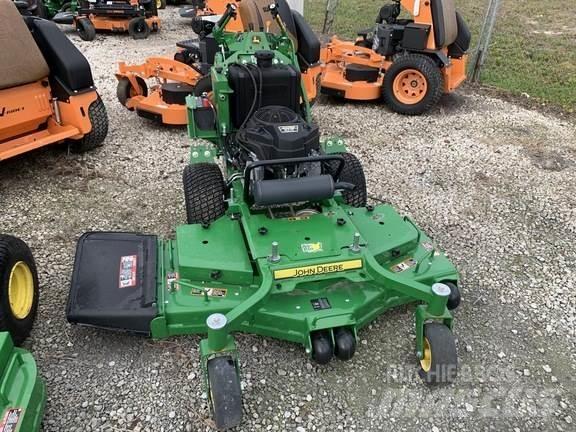 John Deere W52R جز العشب خلف الكهف