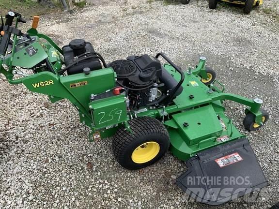 John Deere W52R جز العشب خلف الكهف