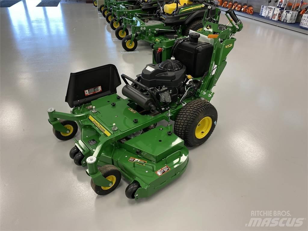 John Deere W52R جز العشب خلف الكهف