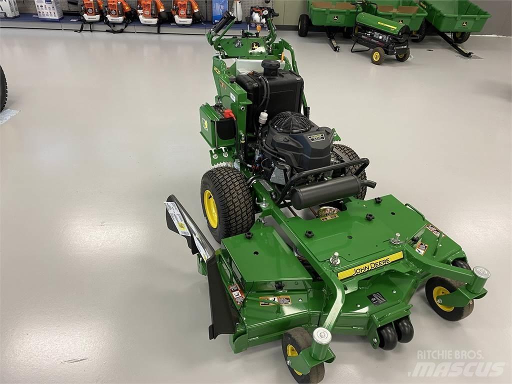 John Deere W52R جز العشب خلف الكهف