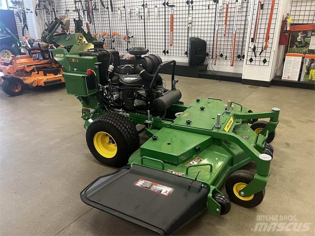 John Deere W61R جز العشب خلف الكهف