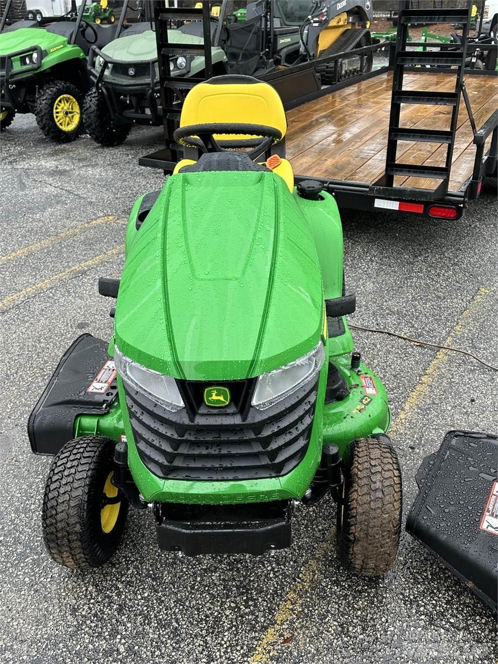 John Deere X330 جرارات مدمجة