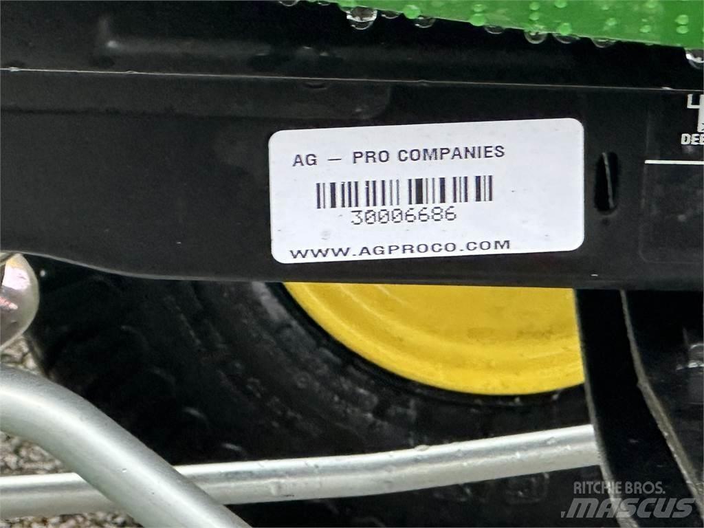 John Deere X330 جرارات مدمجة