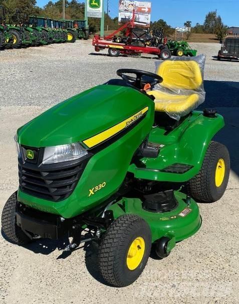 John Deere X330 جرارات مدمجة