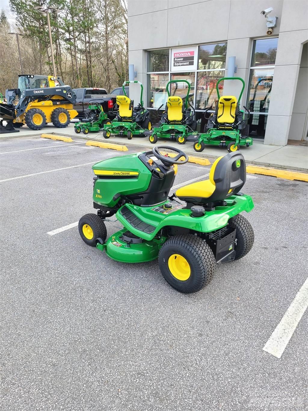 John Deere X330 جرارات مدمجة