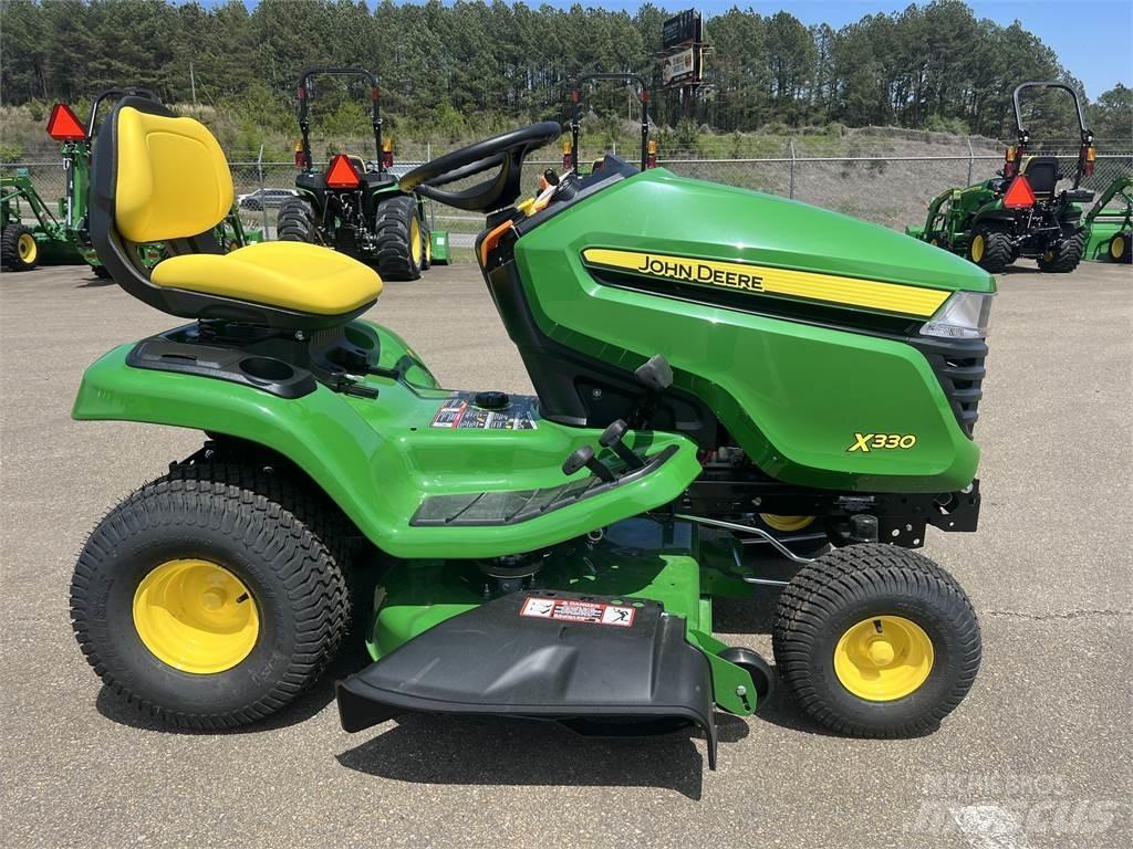 John Deere X330 جرارات مدمجة