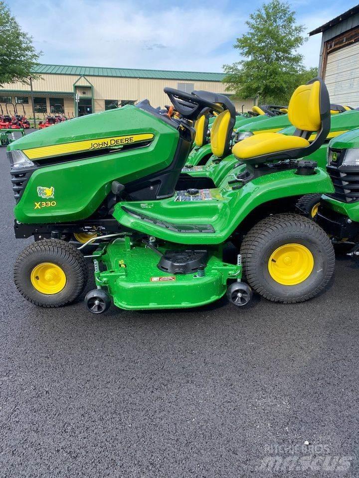 John Deere X330 جرارات مدمجة