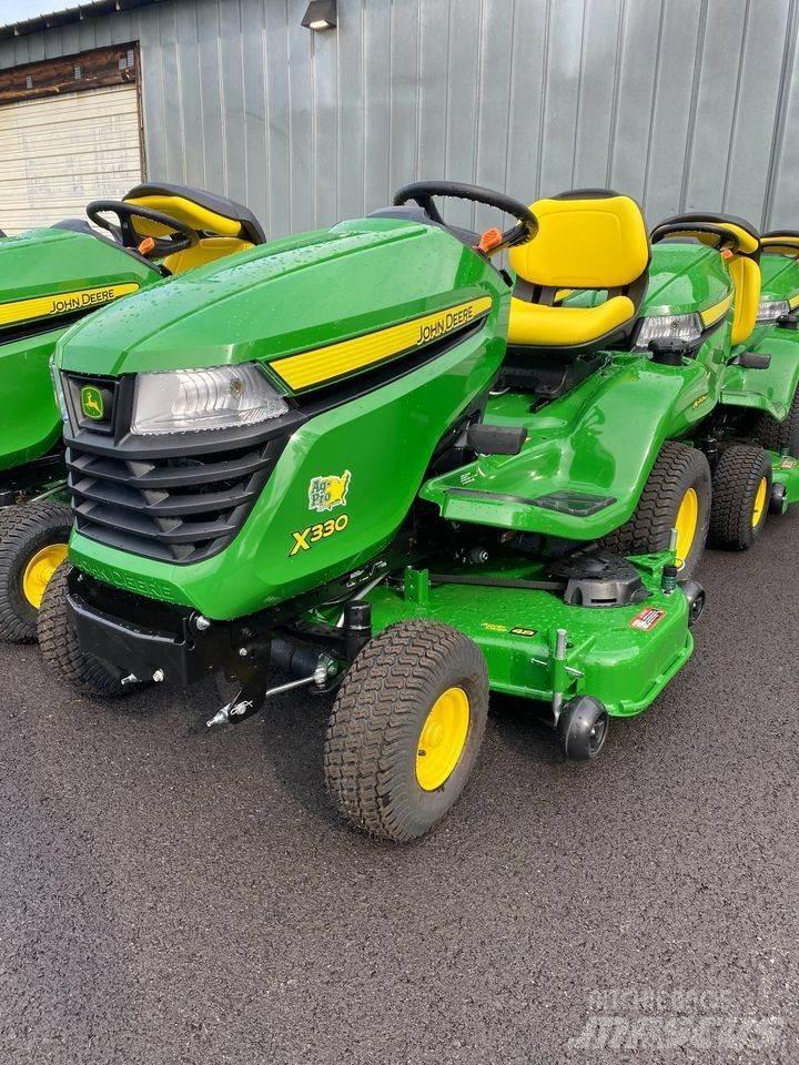 John Deere X330 جرارات مدمجة