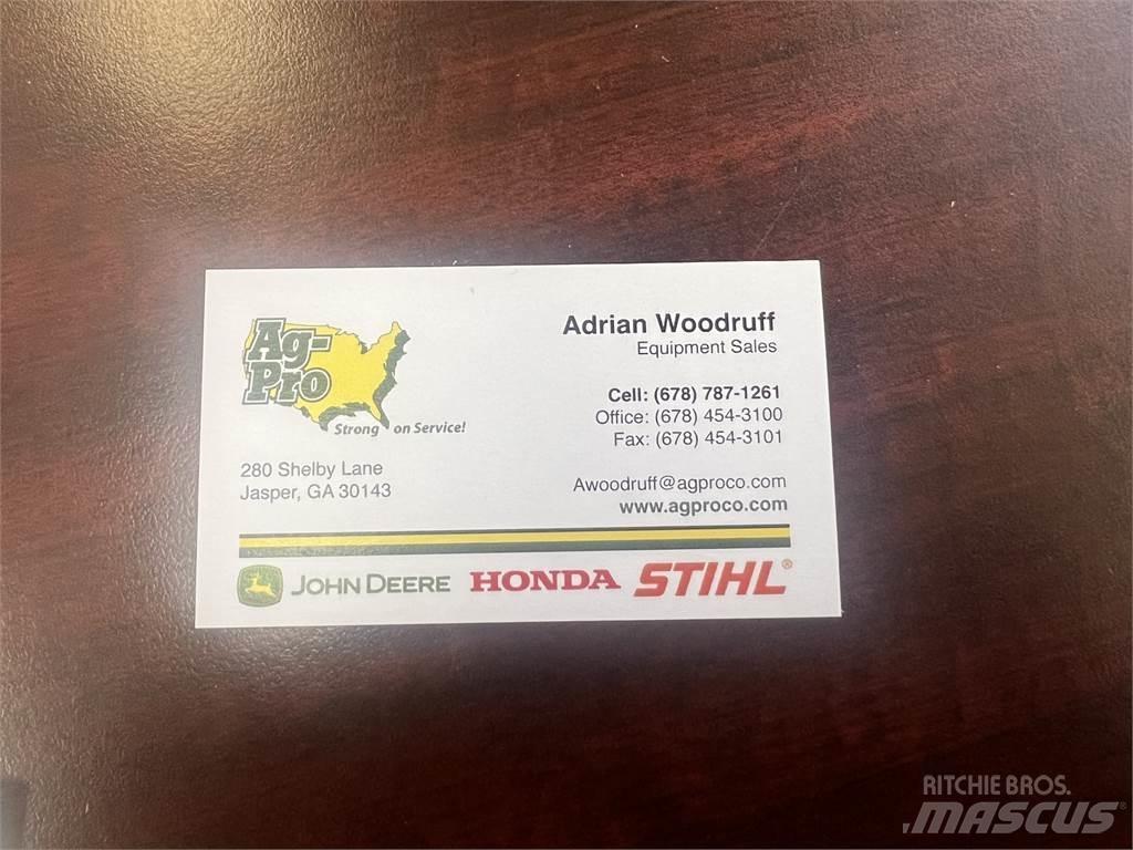 John Deere X330 جرارات مدمجة