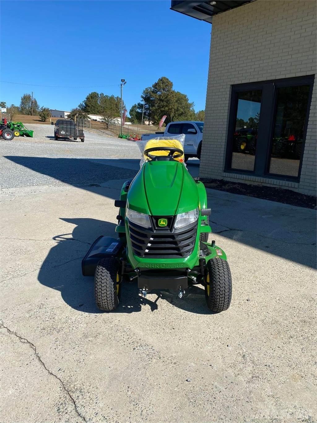 John Deere X330 جرارات مدمجة