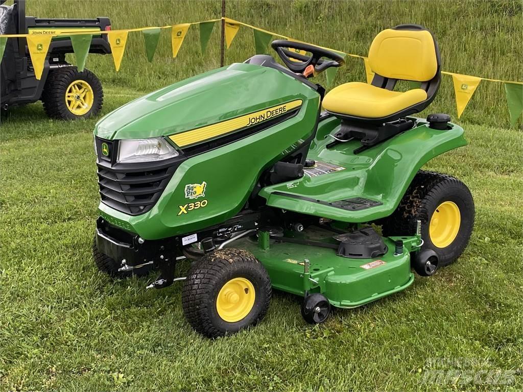 John Deere X330 جرارات مدمجة