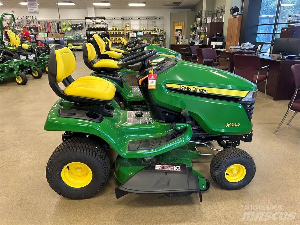 John Deere X330 جرارات مدمجة