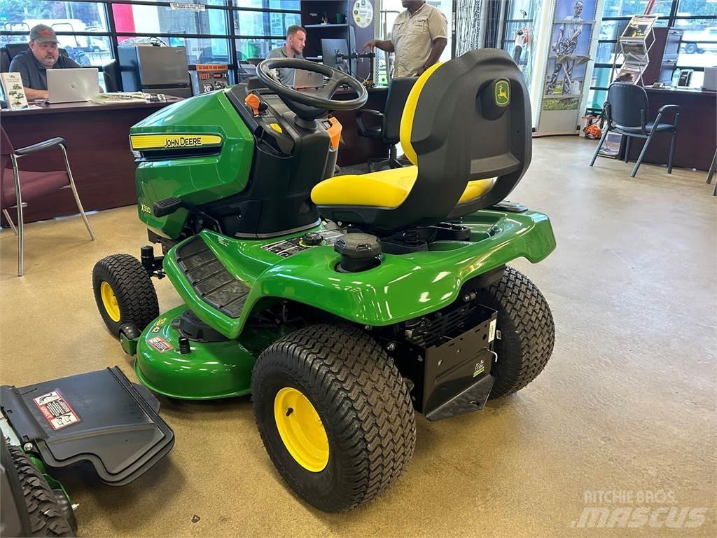 John Deere X330 جرارات مدمجة