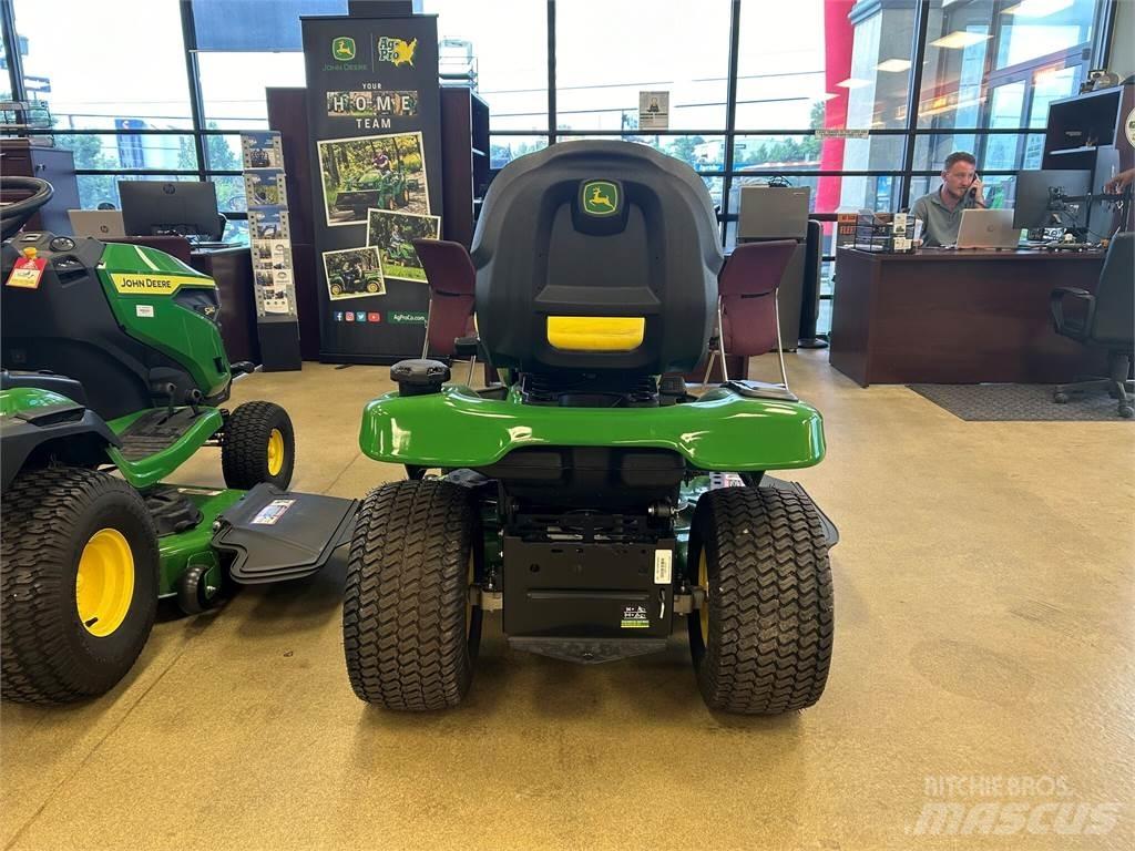 John Deere X330 جرارات مدمجة