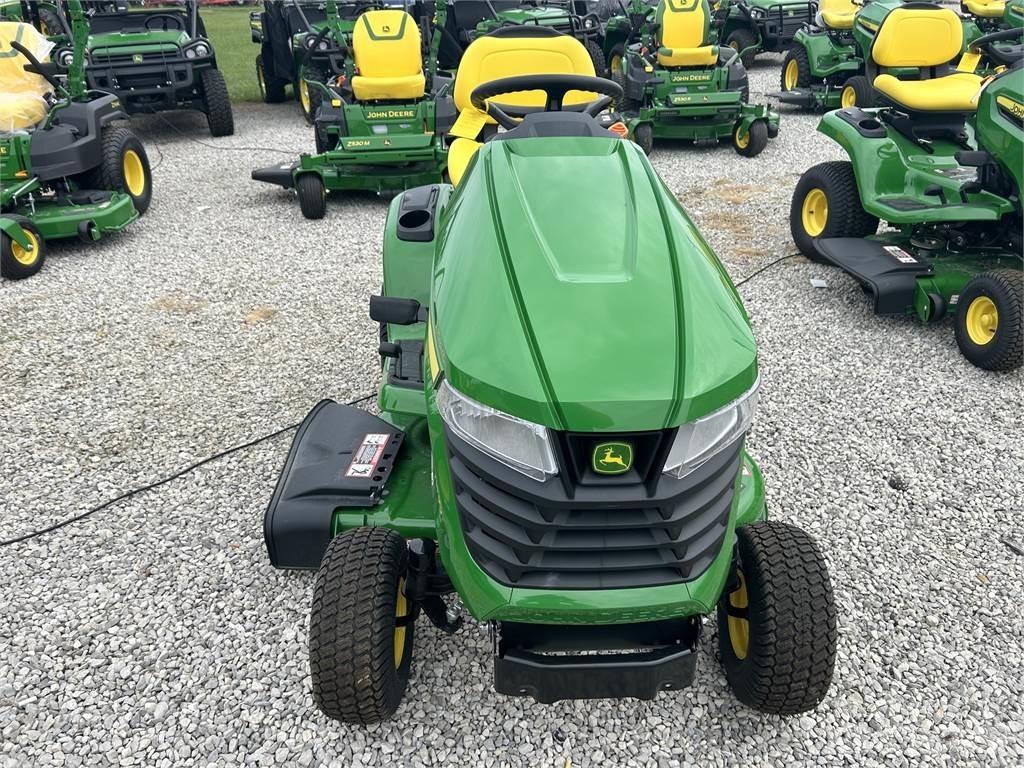 John Deere X330 جرارات مدمجة