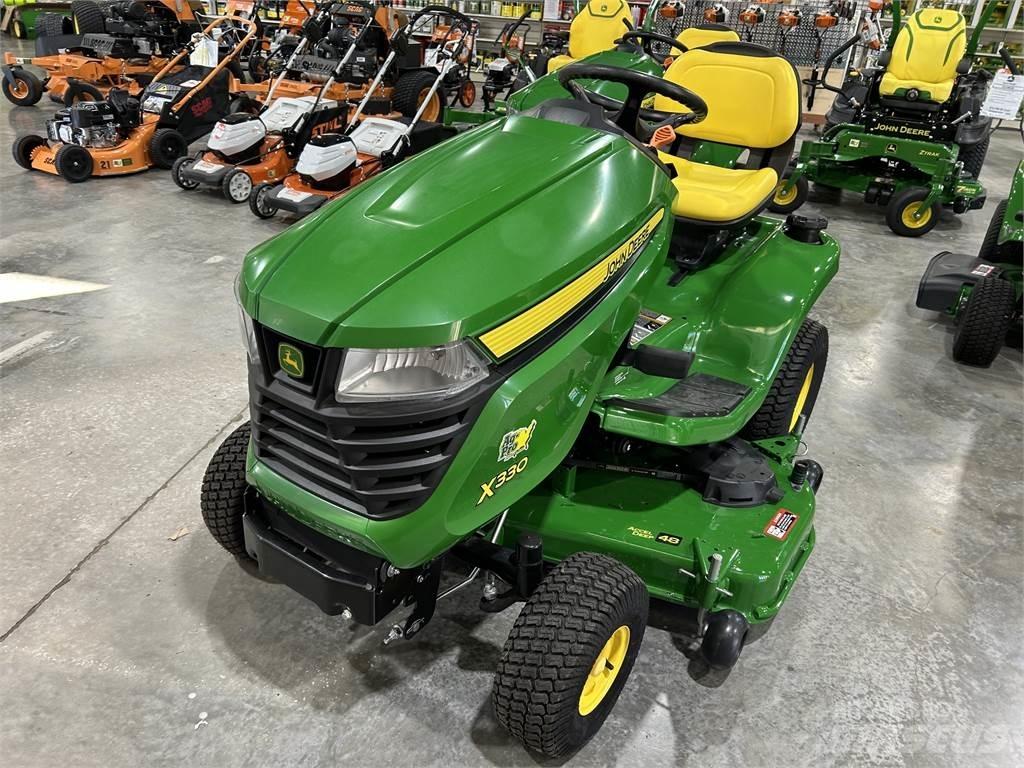 John Deere X330 جرارات مدمجة