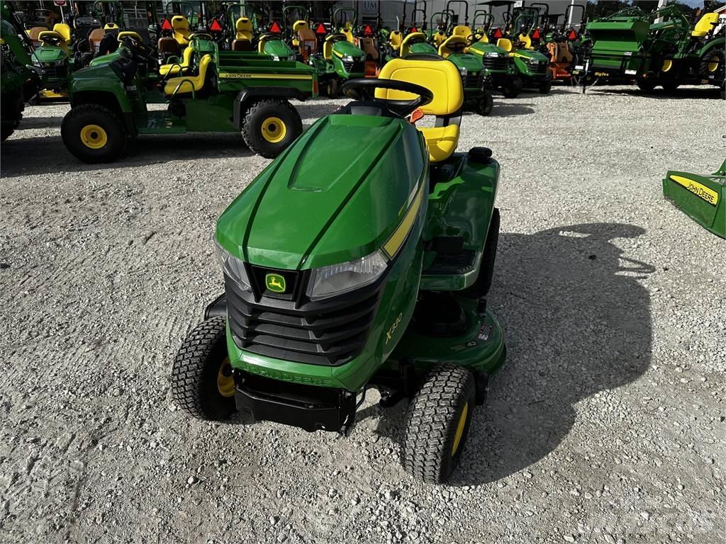 John Deere X330 جرارات مدمجة