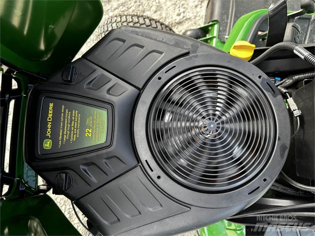 John Deere X330 جرارات مدمجة