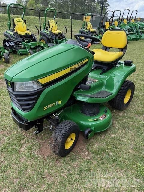 John Deere X330 جرارات مدمجة