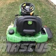 John Deere X330 جرارات مدمجة