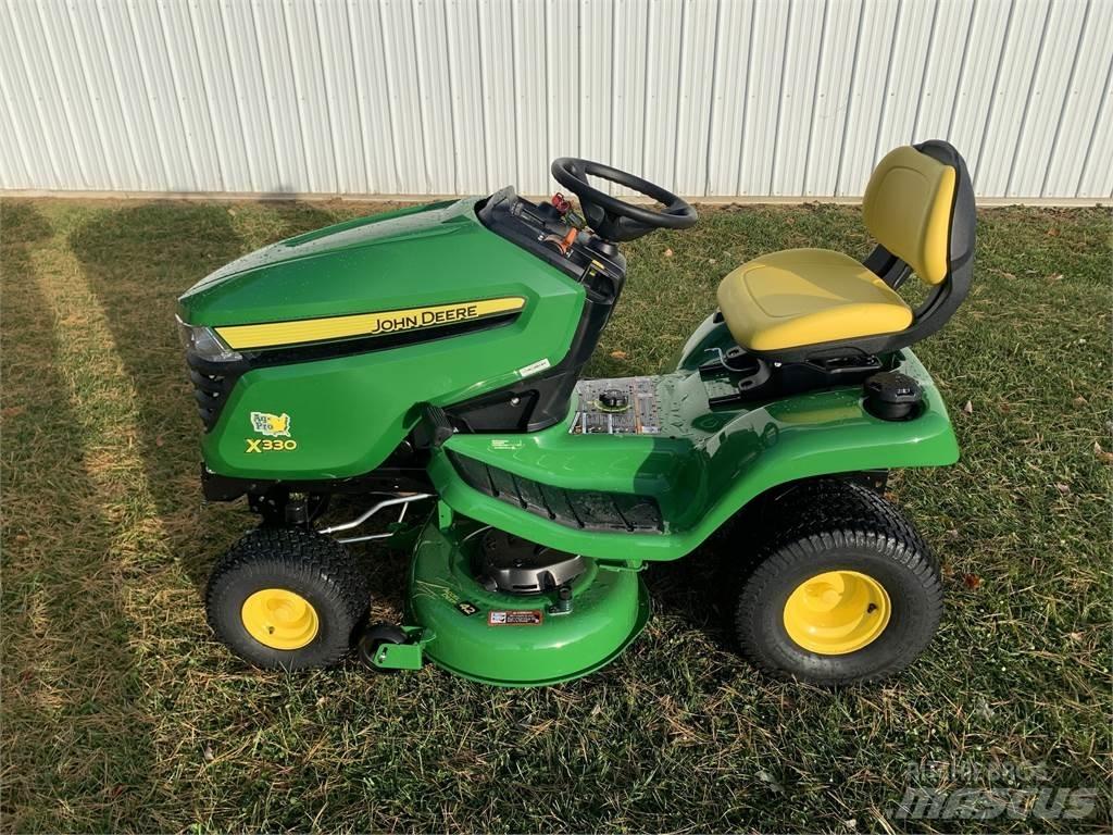 John Deere X330 جرارات مدمجة