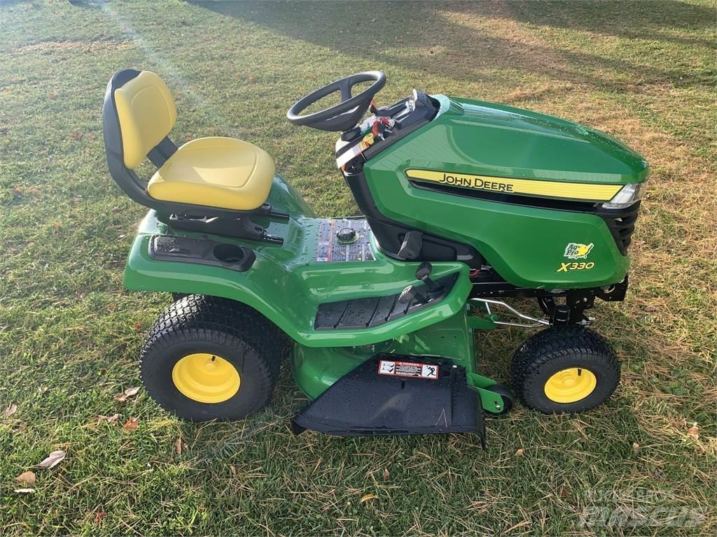 John Deere X330 جرارات مدمجة