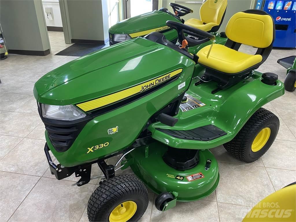 John Deere X330 جرارات مدمجة