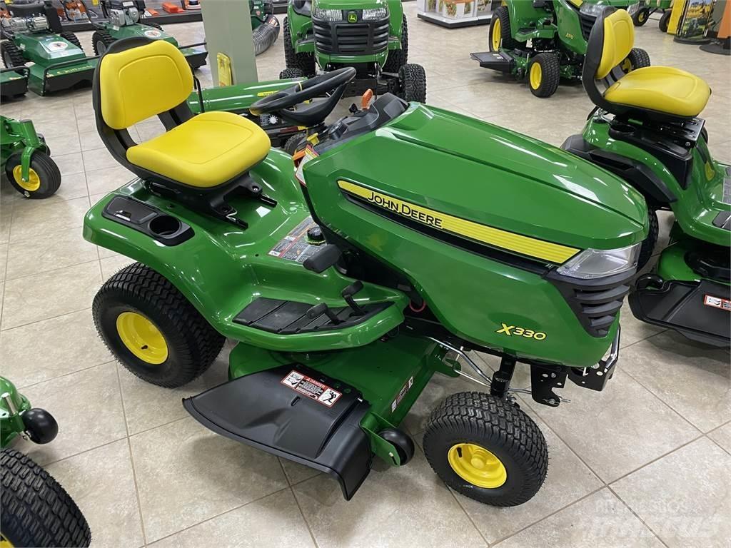 John Deere X330 جرارات مدمجة
