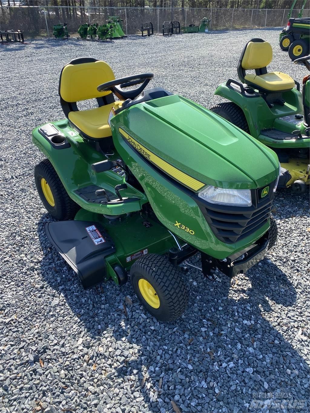 John Deere X330 جرارات مدمجة