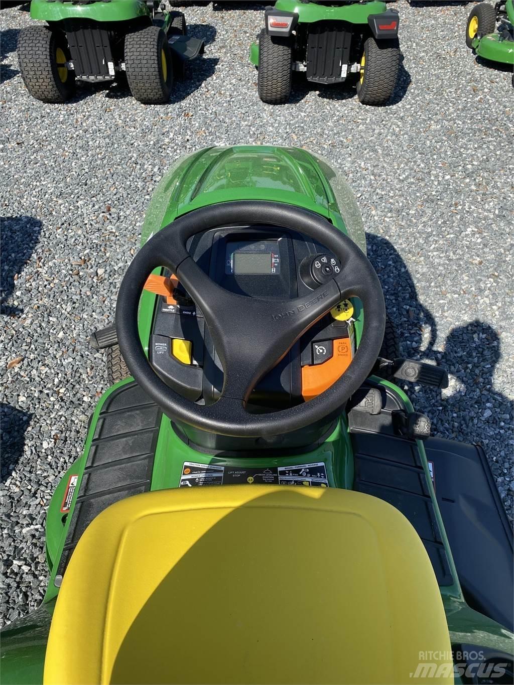 John Deere X330 جرارات مدمجة