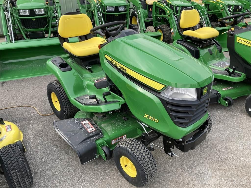 John Deere X330 جرارات مدمجة