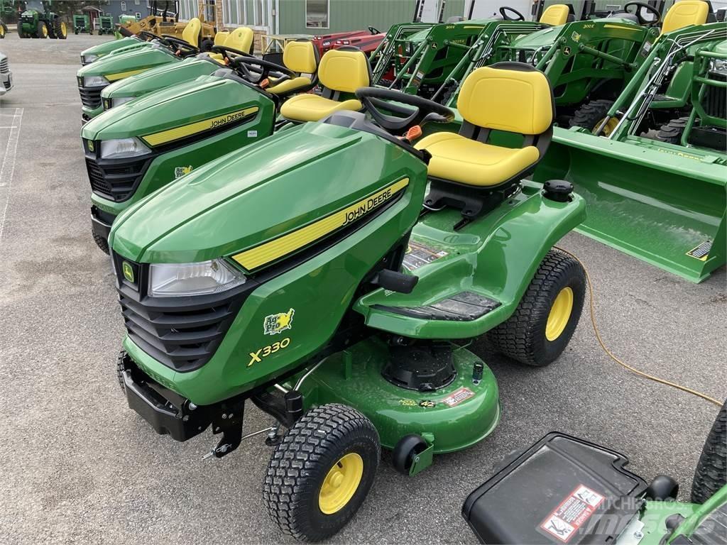 John Deere X330 جرارات مدمجة