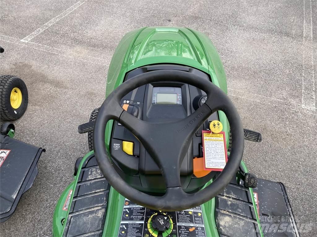 John Deere X330 جرارات مدمجة