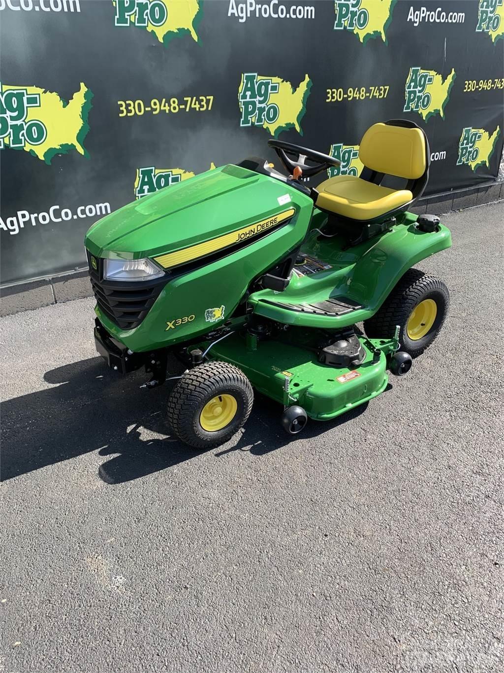 John Deere X330 جرارات مدمجة