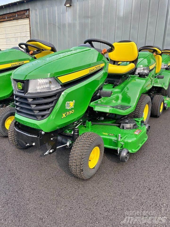 John Deere X330 جرارات مدمجة