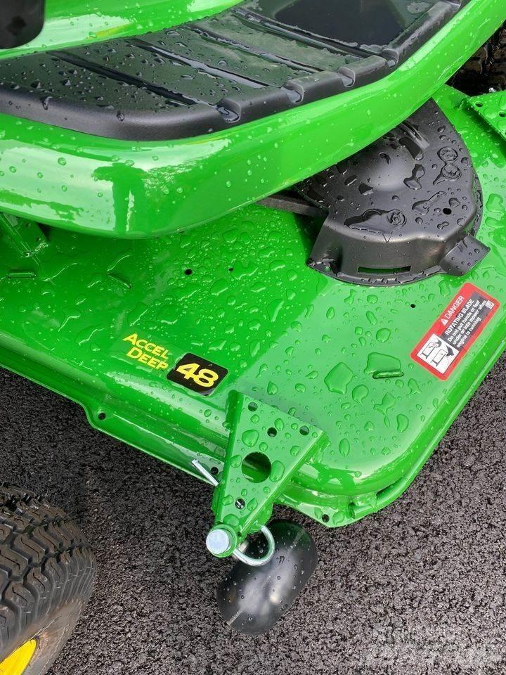 John Deere X330 جرارات مدمجة
