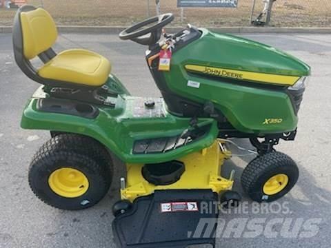 John Deere X350 جرارات مدمجة