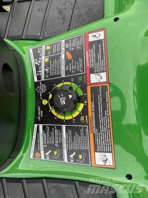 John Deere X350 جرارات مدمجة