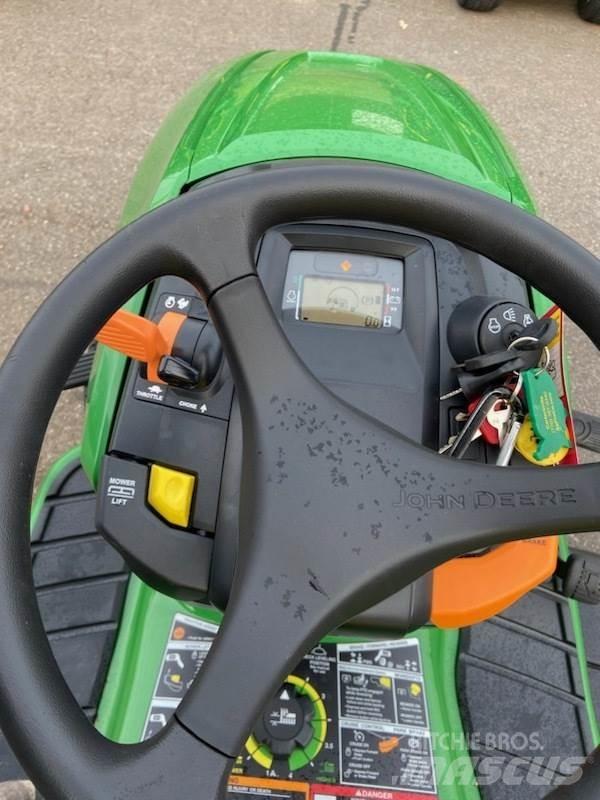 John Deere X350 جرارات مدمجة