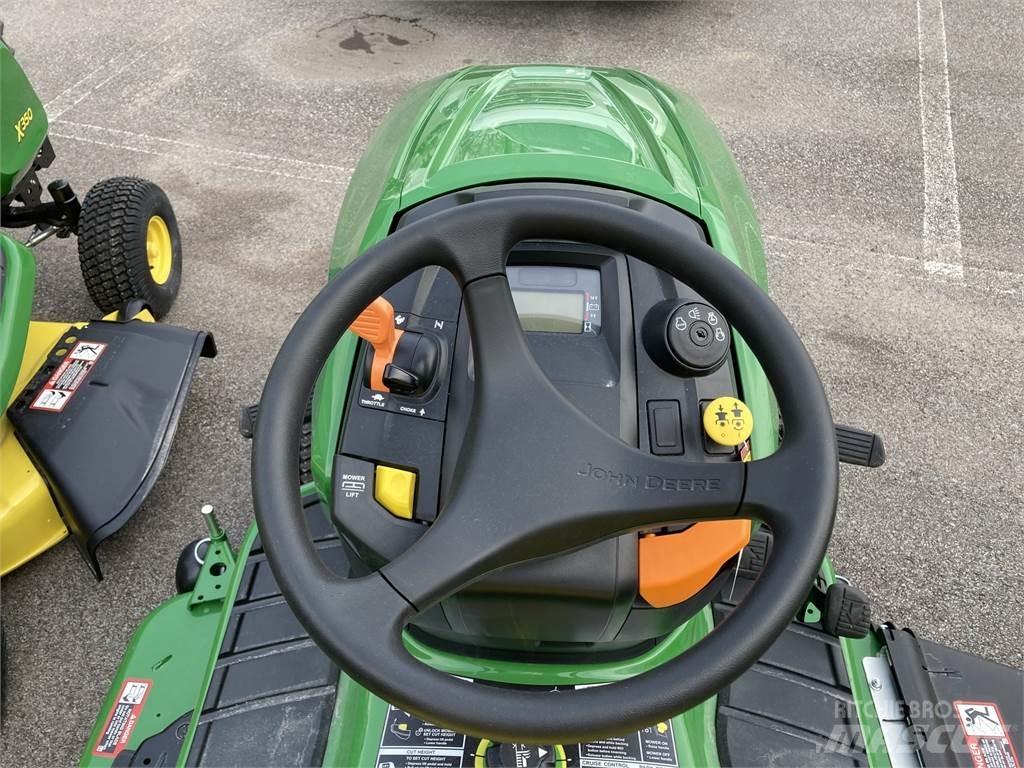 John Deere X350 جرارات مدمجة