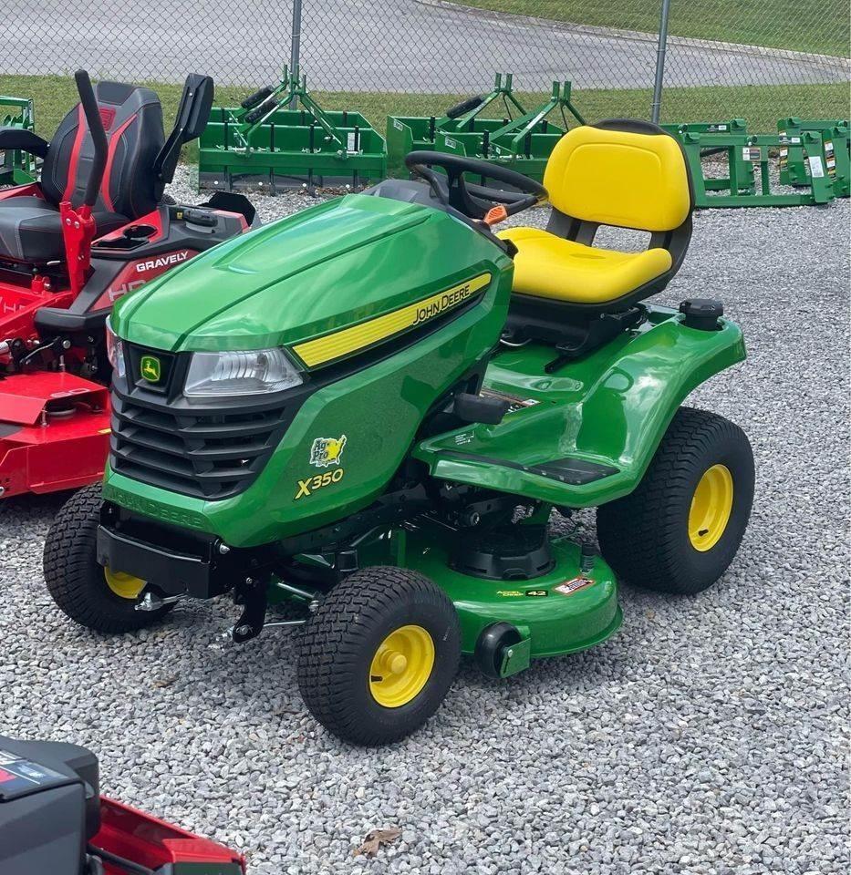 John Deere X350 جرارات مدمجة