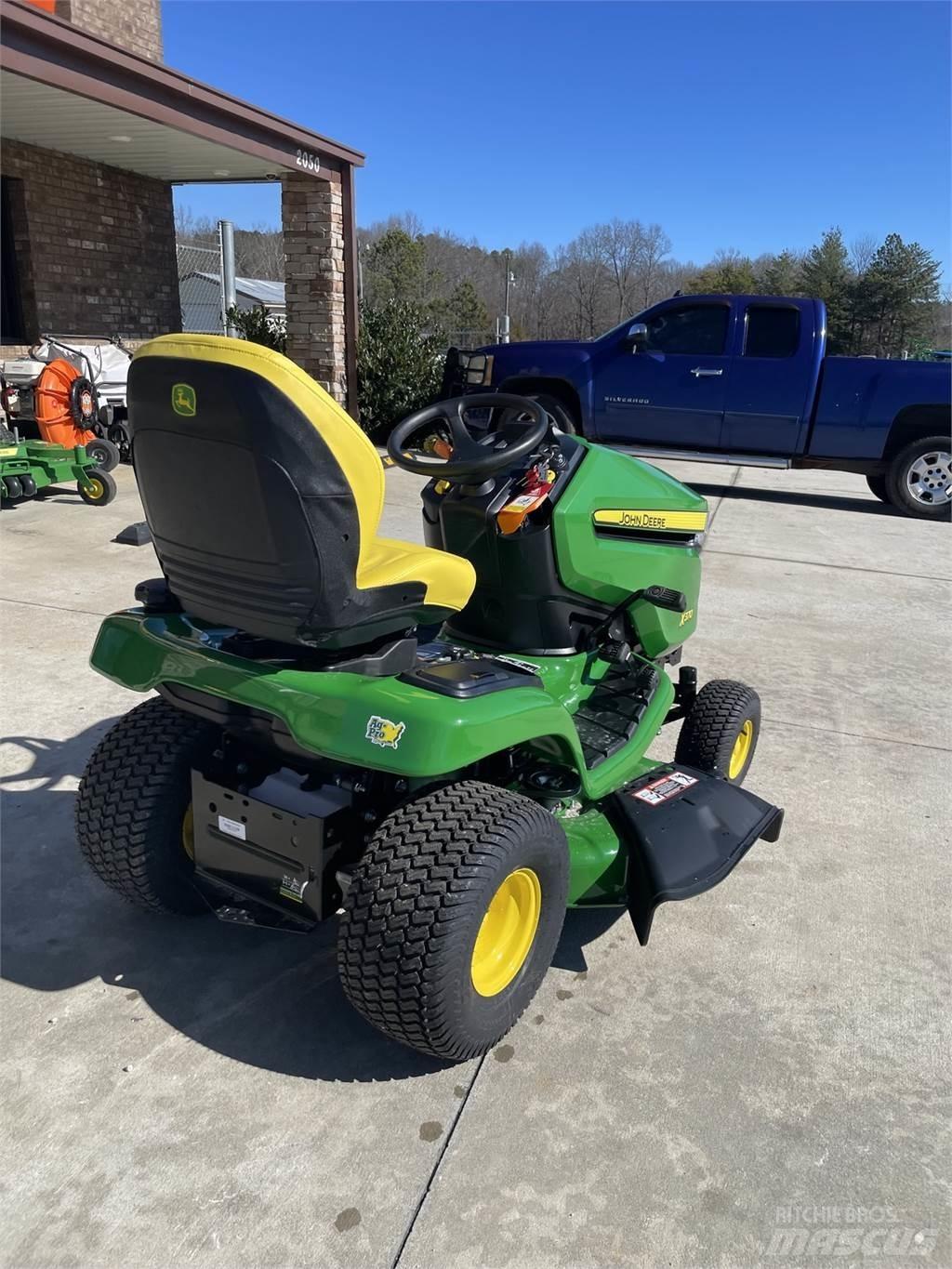 John Deere X370 جرارات مدمجة