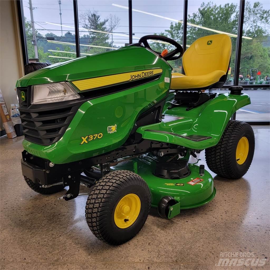 John Deere X370 جرارات مدمجة