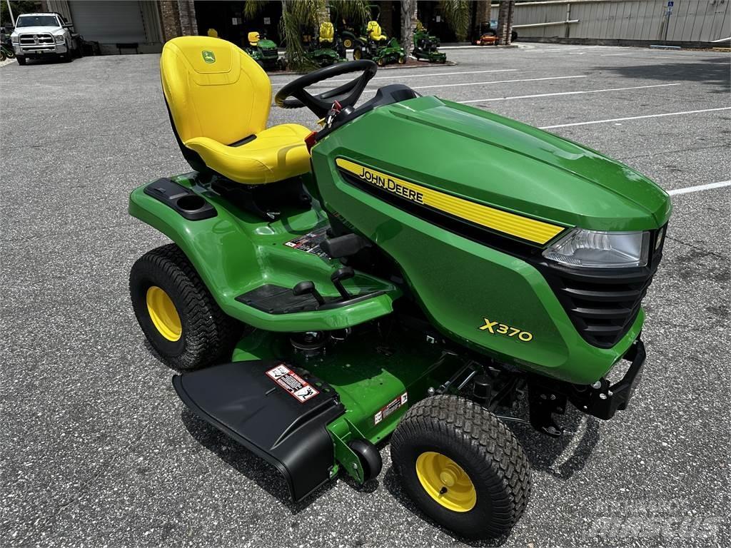 John Deere X370 جرارات مدمجة