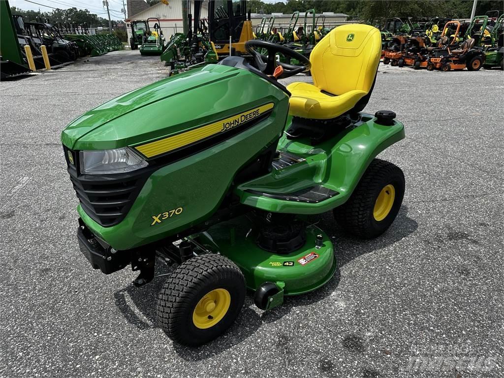 John Deere X370 جرارات مدمجة