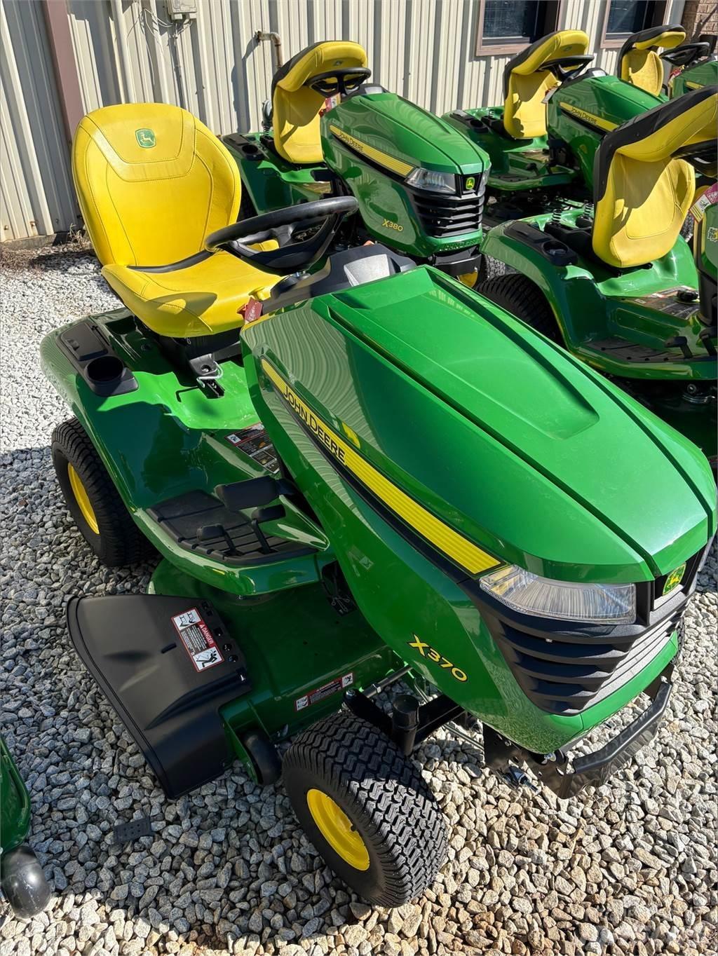 John Deere X370 جرارات مدمجة